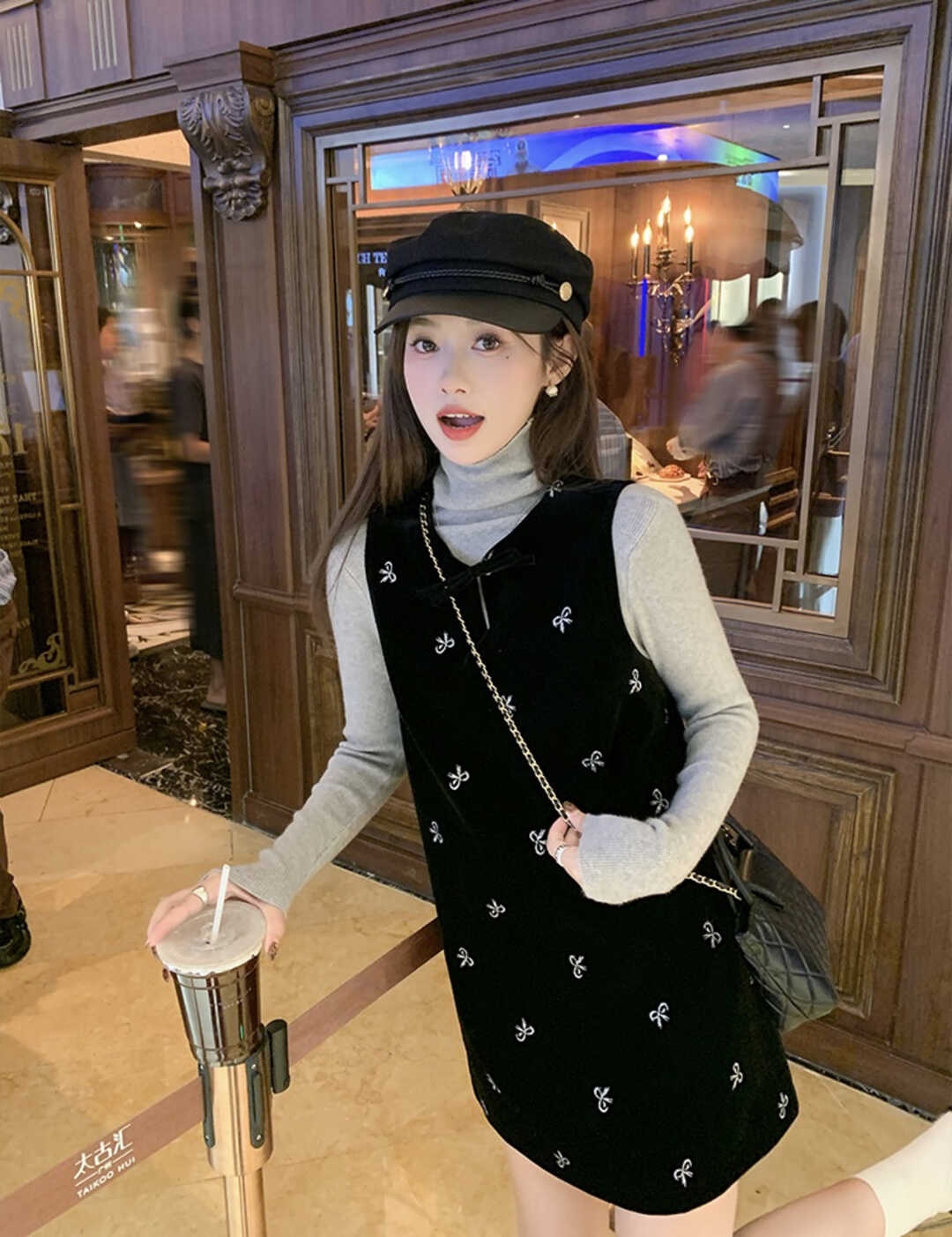 30#韩系复古黑丝绒背心连衣裙+纯色高领修身显瘦加厚打底衫套装