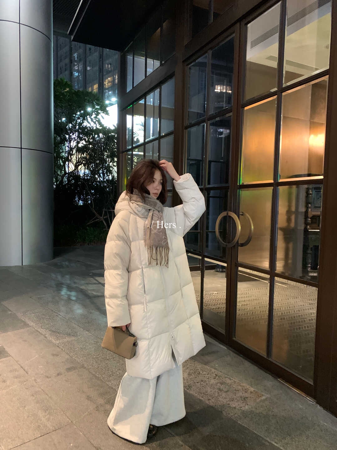 13冬上新Hers行走的大被子简约日常保暖中长款连帽保暖羽绒服外套
