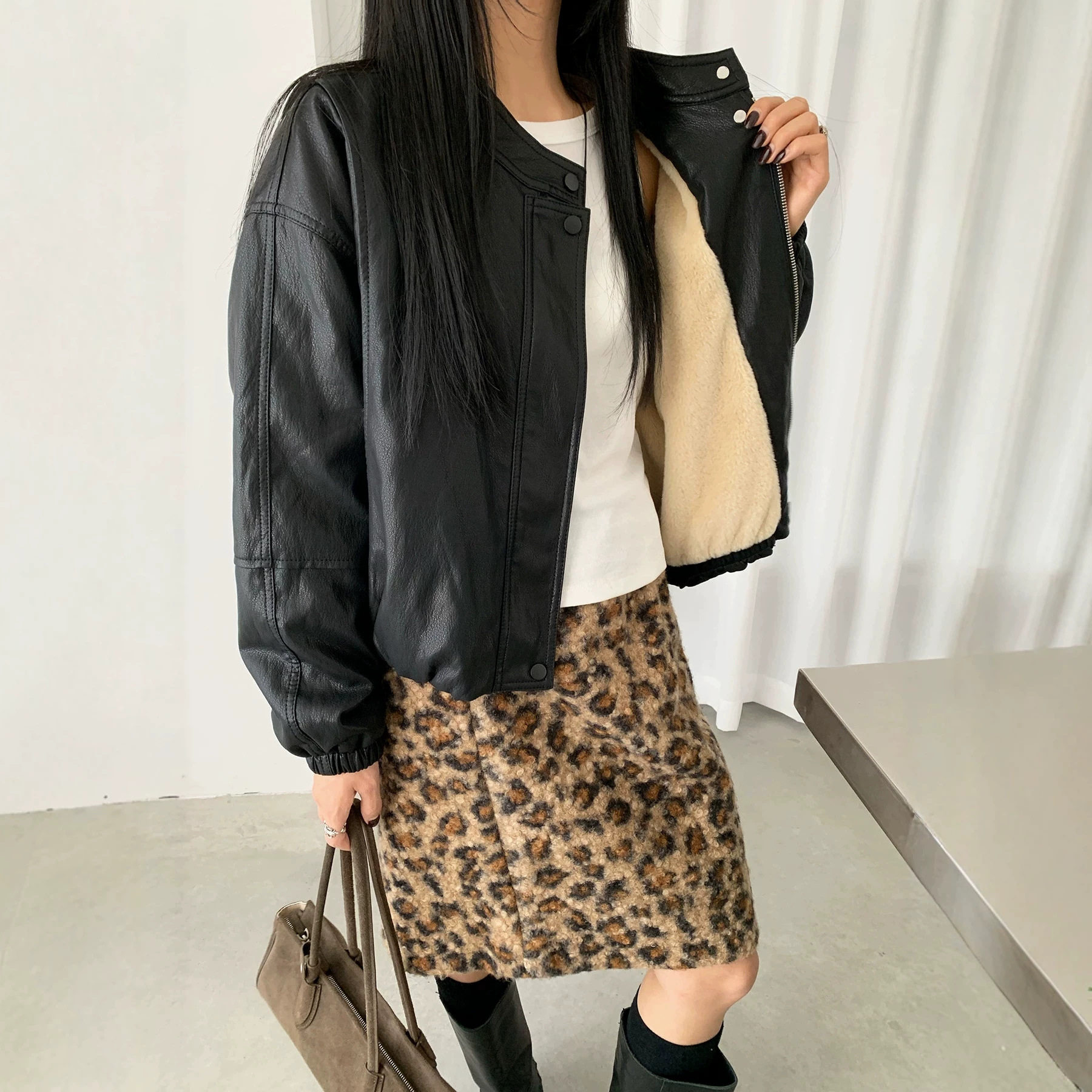 巨好看漂亮加绒加厚短款皮衣外套女款2026冬季宽松休闲pu皮夹克