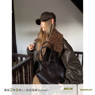 WOWPLAY杨九七 黑色拼接毛绒翻领皮衣外套女冬保暖夹棉机车服上衣