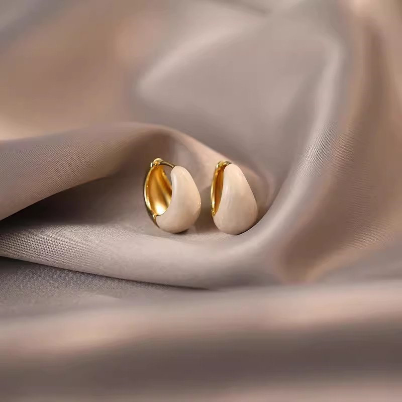 港风圆形耳环女高级感酒白色滴釉耳扣2024新款耳圈小众设计耳饰