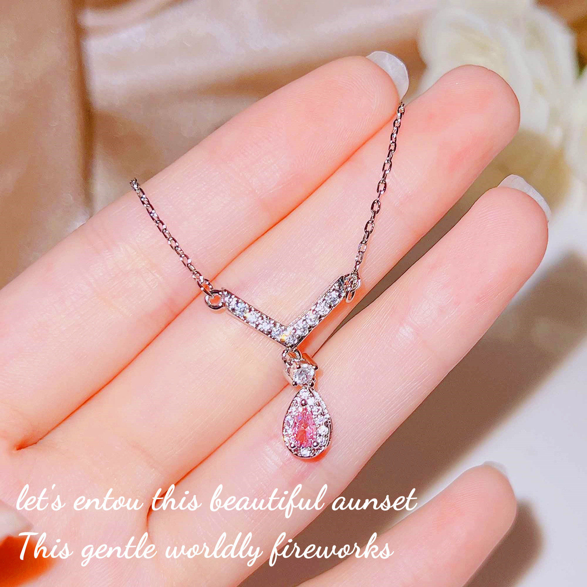 纯欲仙女天使之翼粉钻项链轻奢