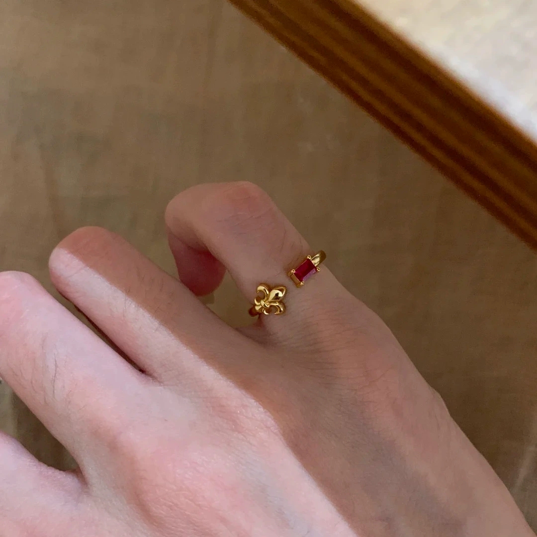 有米【金色鸢尾花红宝石印章尾戒】中古法式复古宫廷风小众戒指