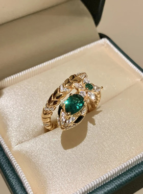 轻奢中古祖母绿缠绕蛇形花朵戒指