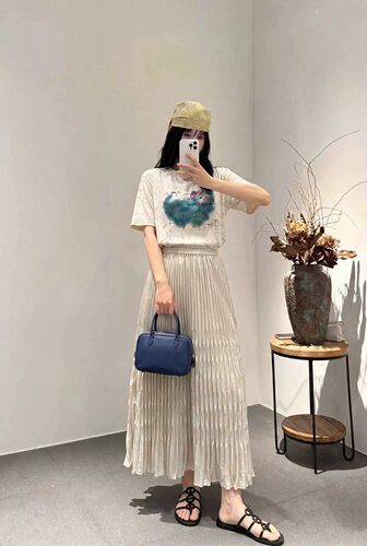 瑞瑞欧货2026春季新款时尚百搭显瘦松紧腰褶皱半身裙中长裙802