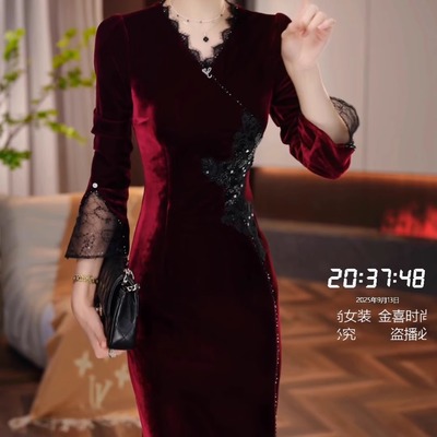 高级丝绒时尚礼服裙子2025秋季新款显瘦气质七分袖婚宴酒红连衣裙