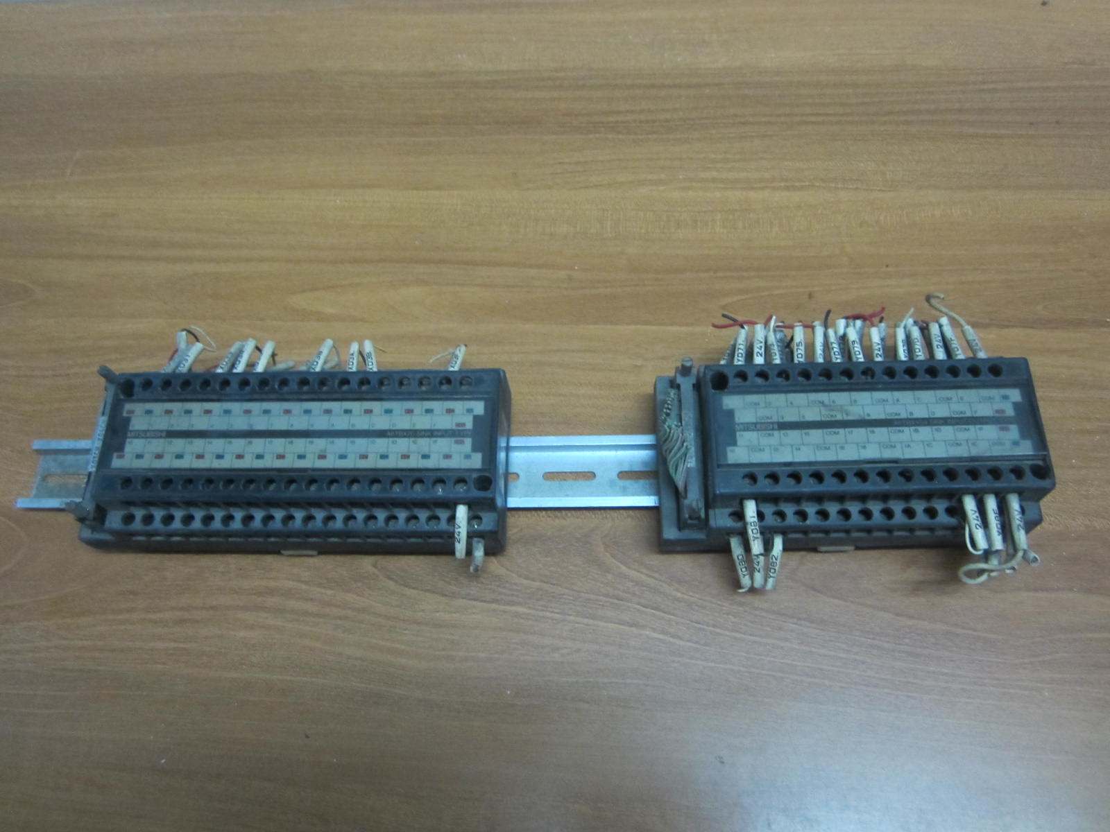 plc 端子 a6tbx70  a6tbxy54 两条一起 拆机包好 直拍