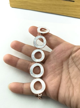 2025新款韩版百搭时尚贝壳镂空手链女圆形夏季爆款手镯白色上班族