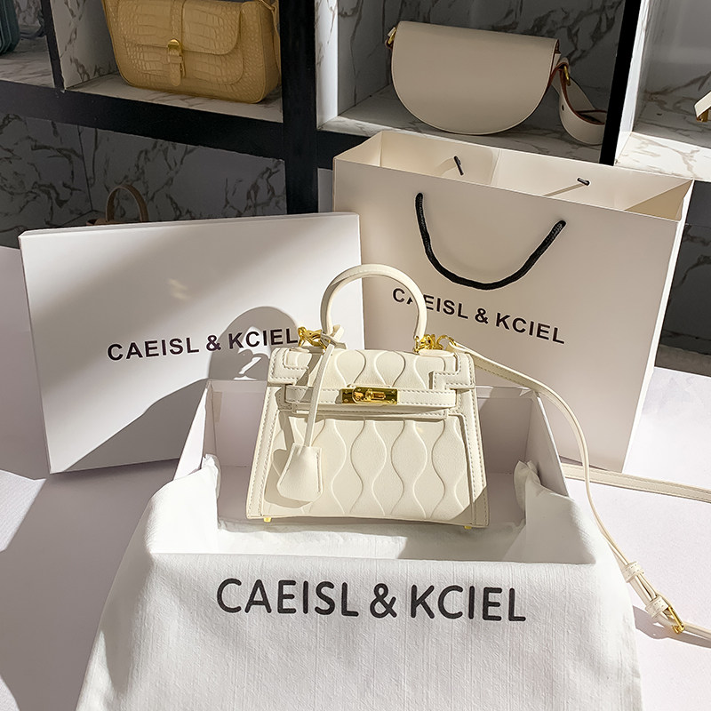 香港Caeisl Kciel小众设计压花凯莉包包女2022新款高级质感手提包使用感如何?