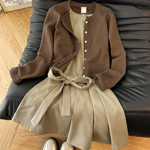 贩卖复古!美拉德针织开衫小外套女系带蝴蝶结无袖连衣裙初秋套装