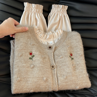 韩系氛围感早秋穿搭！温柔风质感刺绣马甲针织开衫女长袖衬衫套装