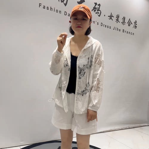 芮娜依莲夏季新款大码蕾丝外套女