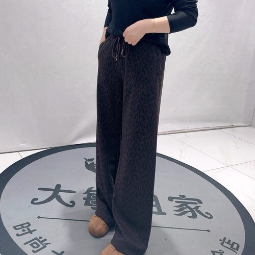 76页秋冬新款大码显瘦豹纹裤女裤