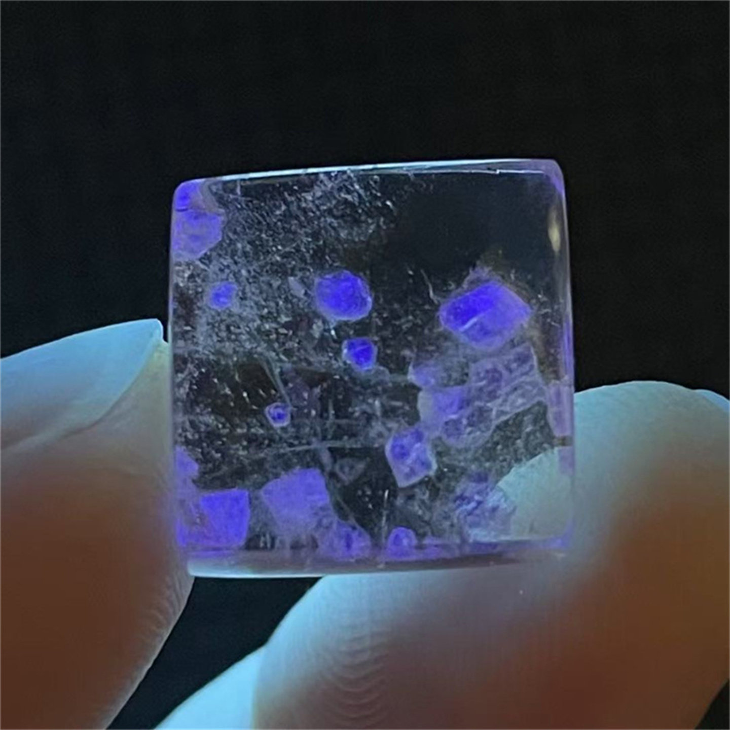 天然水晶全包裹浅绿色刻面荧光矿物颗粒奇石方牌DIY饰品项链吊坠