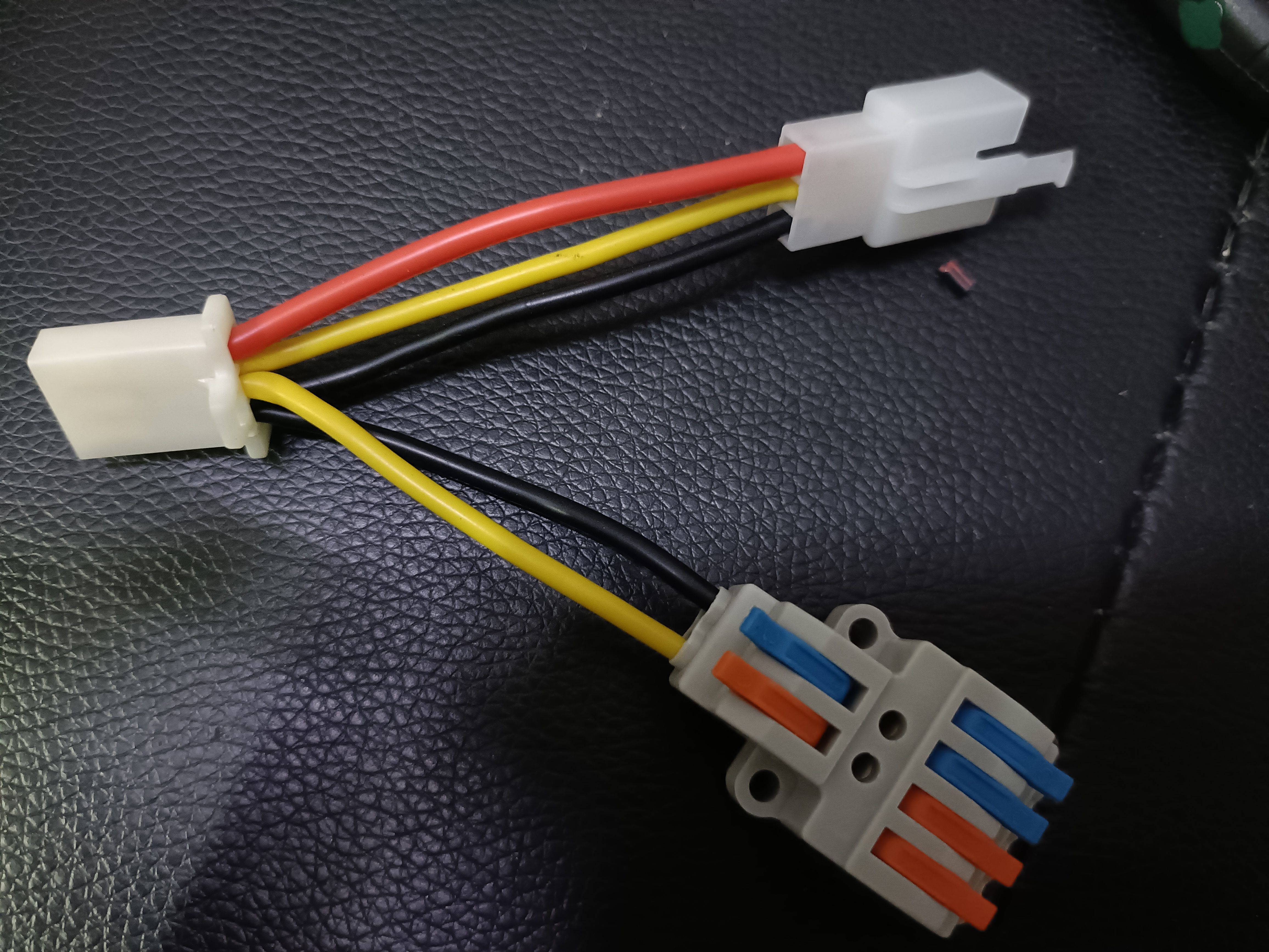 深远电动车009A8转换器接电12V射灯快充记录仪电热把飞机灯取电器