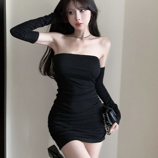 辣妹风一字肩露背抹胸吊带连衣裙女装带袖套打底收腰显瘦包臀短裙