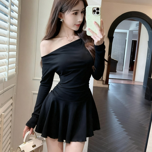 气质性感斜肩长袖 小众一字肩A字小黑短裙 连衣裙荡领收腰显瘦修身