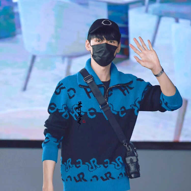 明星同款2025冬季新款羊绒衫男青年纯羊绒撞色可翻拉链领保暖加厚