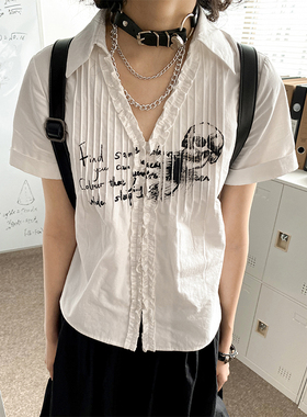 化学少女「摇滚诗社」夏季印花捏褶正肩短袖衬衫V领短款显瘦上衣