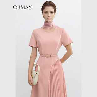GBMAX2026夏季通勤风粉色洋装女高级感气质职场穿搭雪纺斜百褶裙
