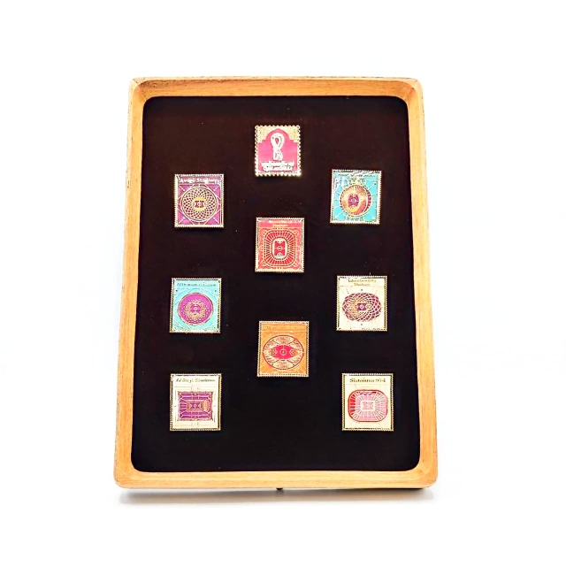 卡塔尔世界杯八大场馆组合徽章套装 带北美桃木相框