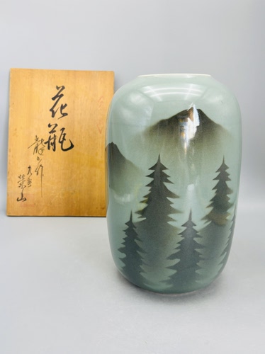 C068，日本回流 九谷烧松鹤山水花瓶，带原木盒