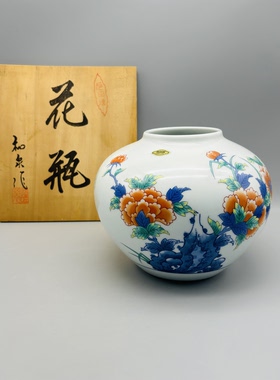 A652，日本回流 锅岛烧和泉作 青花五彩牡丹赏瓶，带原盒