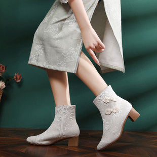 新中式配旗袍的鞋子春秋复古搭配汉服民国国风女鞋高跟鞋靴子春季