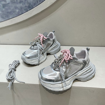 今年流行的鞋子增高鞋厚底老爹鞋