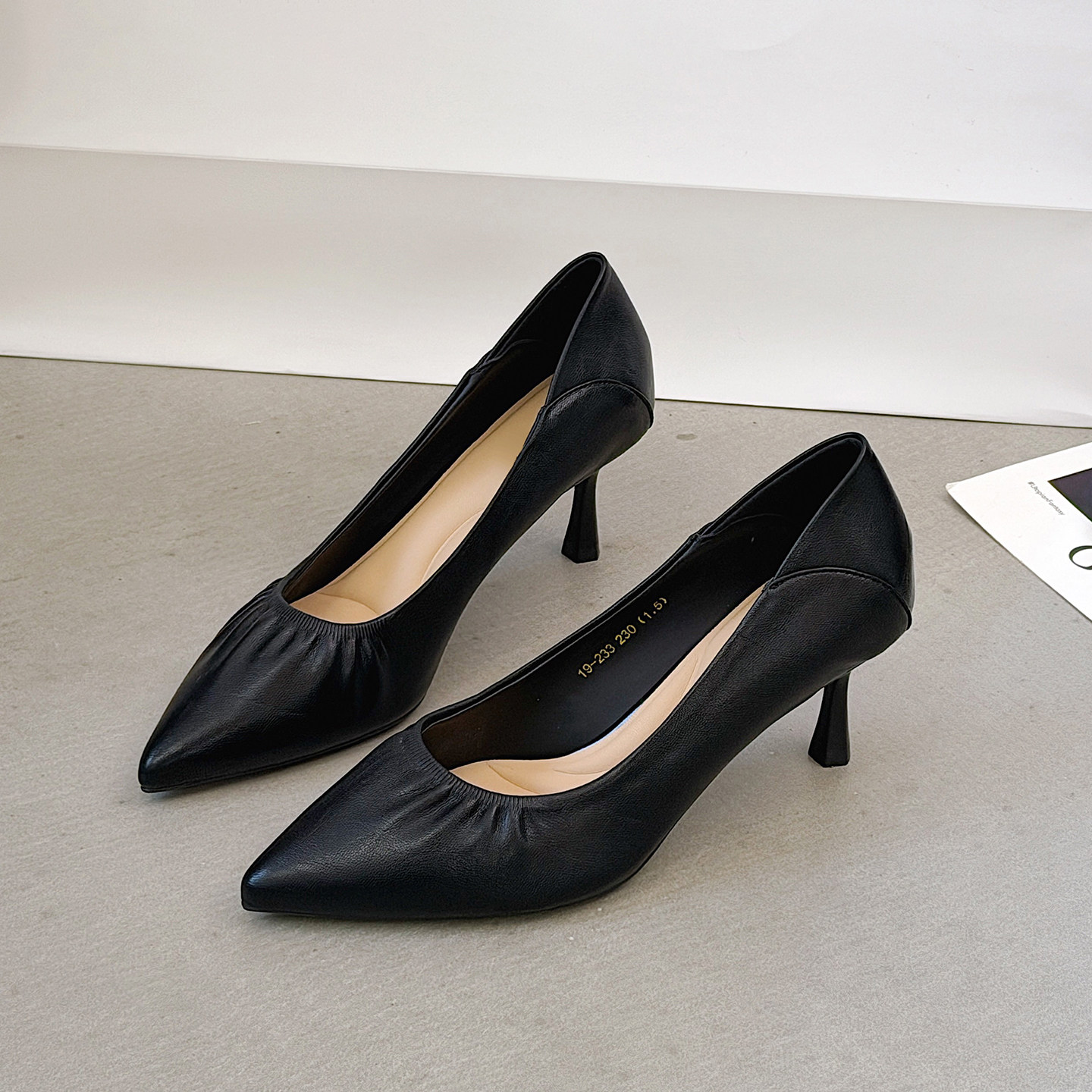 2026新款通勤风尖头细跟浅口单鞋女黑色软皮褶皱设计不累脚高跟鞋,女鞋,浅口单鞋,淘宝优惠券,粉丝福利购,淘宝优惠卷