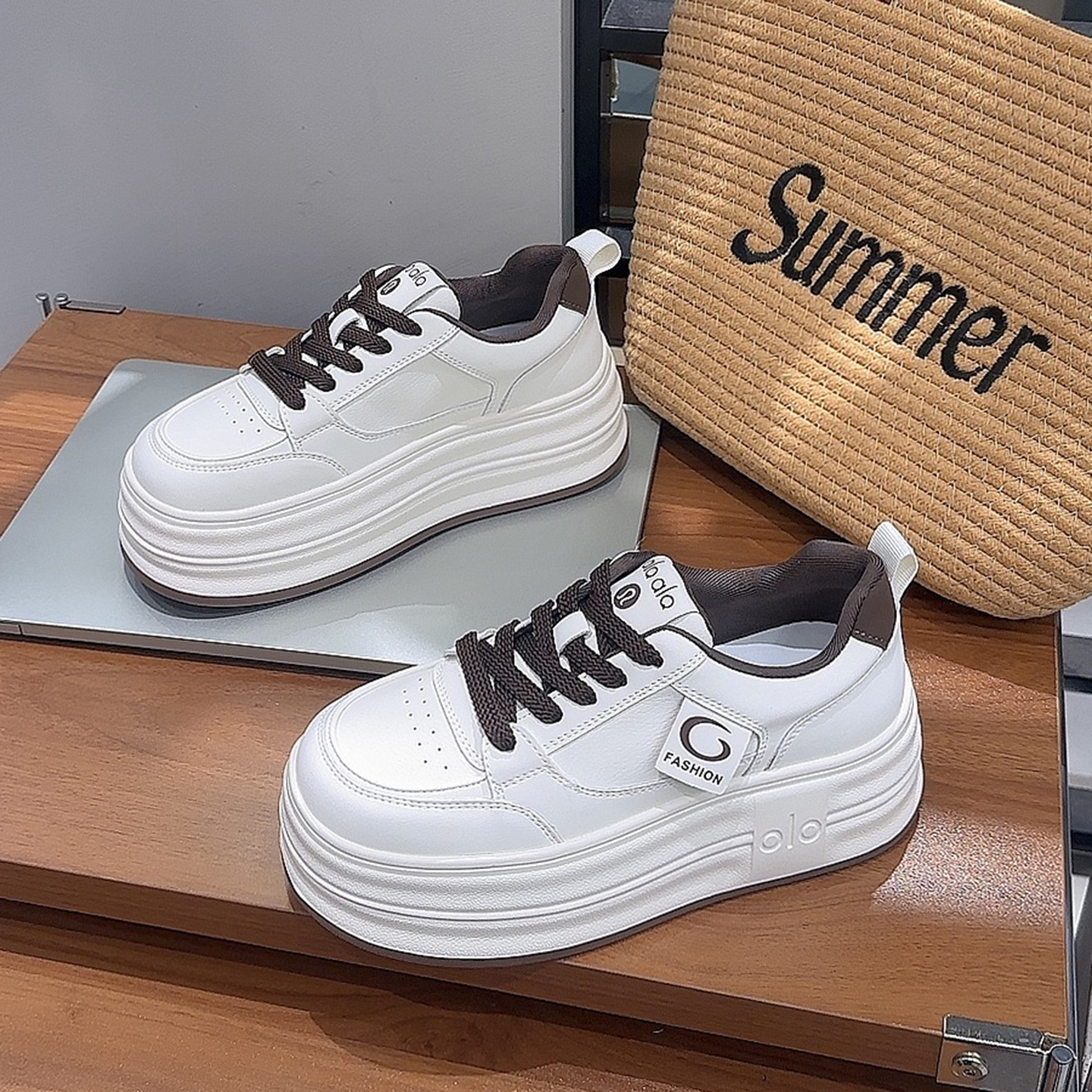 小个子增高真皮小白鞋配阔腿裤