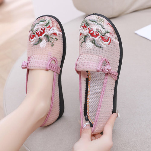 新款老北京布鞋夏季透气镂空绣花民族风汉服妈妈鞋中老年网面女鞋