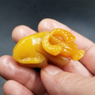 厂家直销 天然玉石a货黄龙玉牛挂件 手工雕刻立体牛吊坠玉石牛