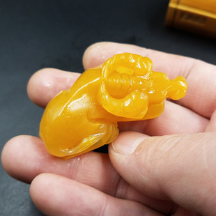 高档精美 天然玉石a货黄龙玉牛挂件金黄色玉石生肖牛吊坠