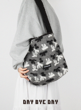 DAY BYE DAY原创单肩斜挎蝴蝶结毛呢小众大容量托特包双面毛绒绒