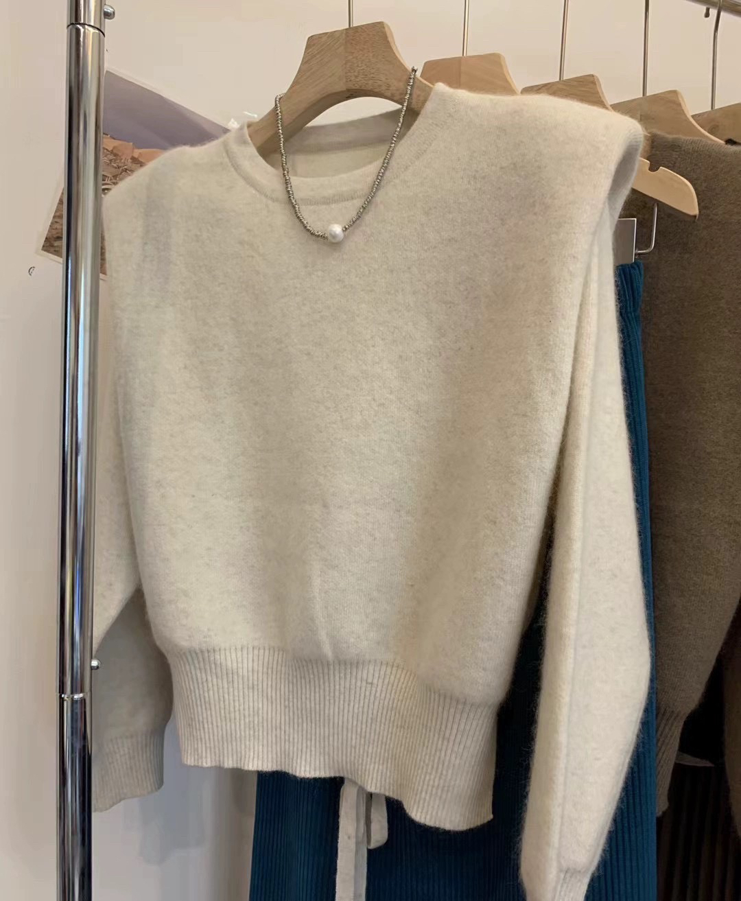 浣熊绒羊绒针织衫毛衣圆领垫肩法式气质时尚后背镂空系绳设计女冬