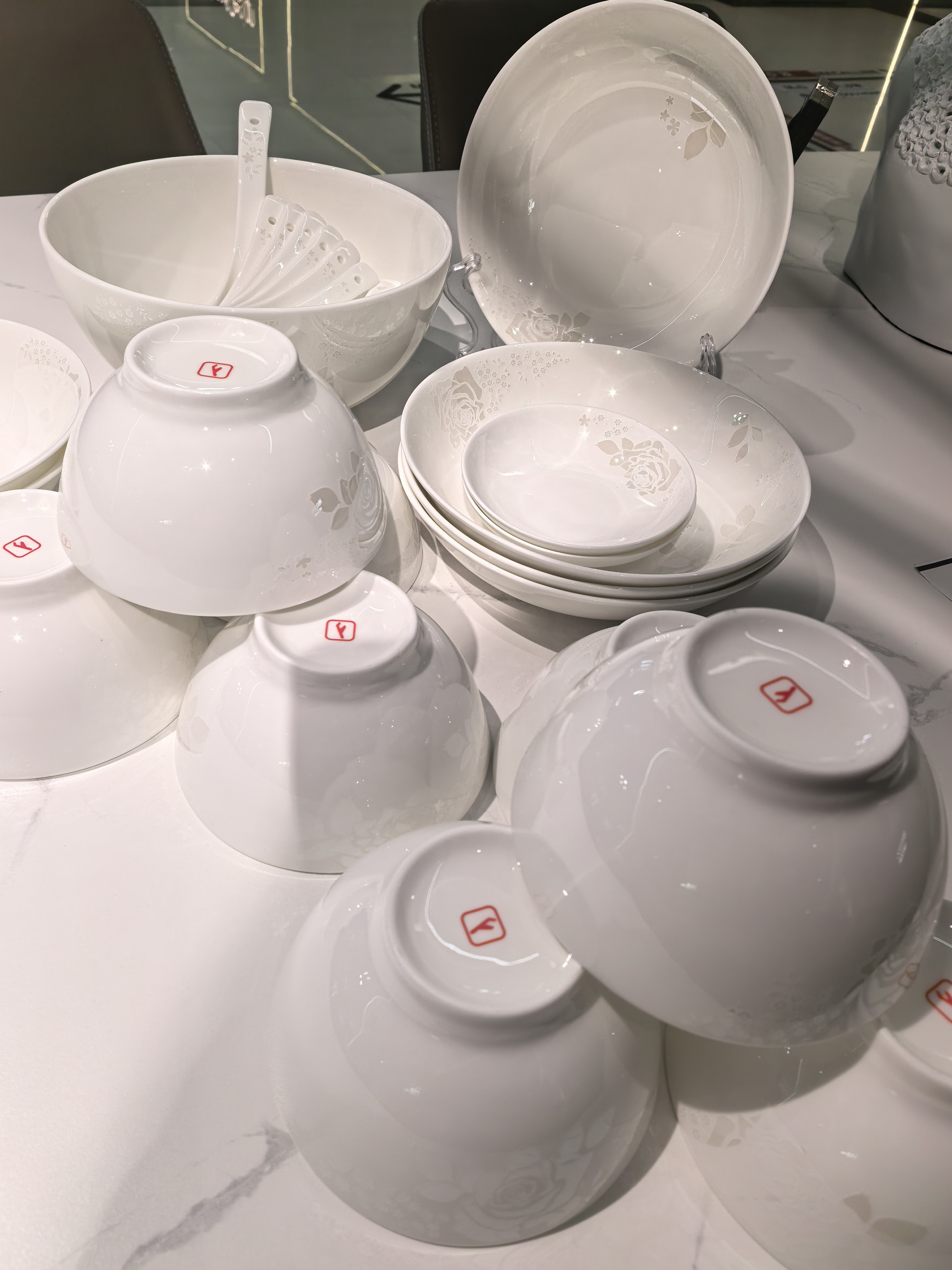 芝华仕白玫瑰50头，高端骨瓷餐具套！