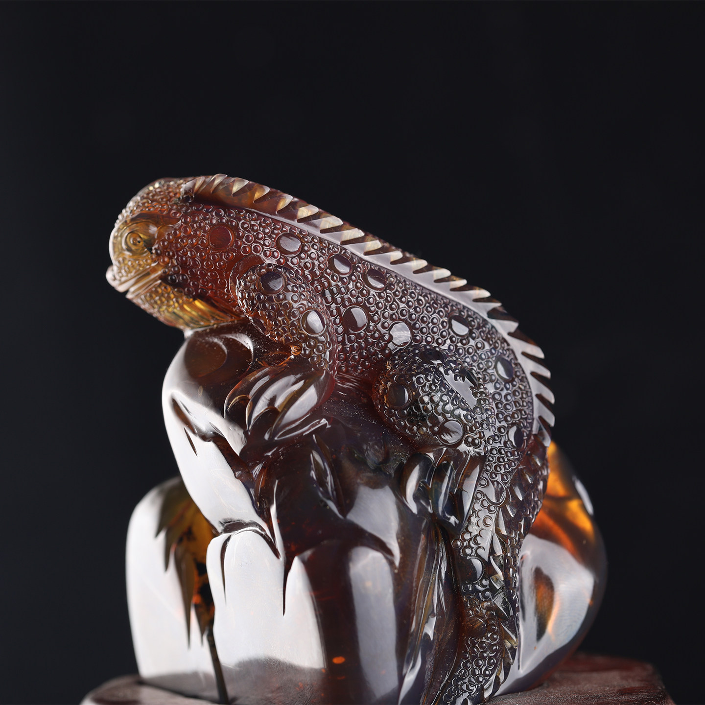 天然缅甸琥珀棕红蜜雕刻蜥蜴摆件居家茶桌装饰招财礼物