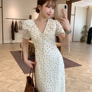 YOOMINI-领印花蕾丝修身肌理感温柔甜美度假风短袖长裙26夏连衣裙