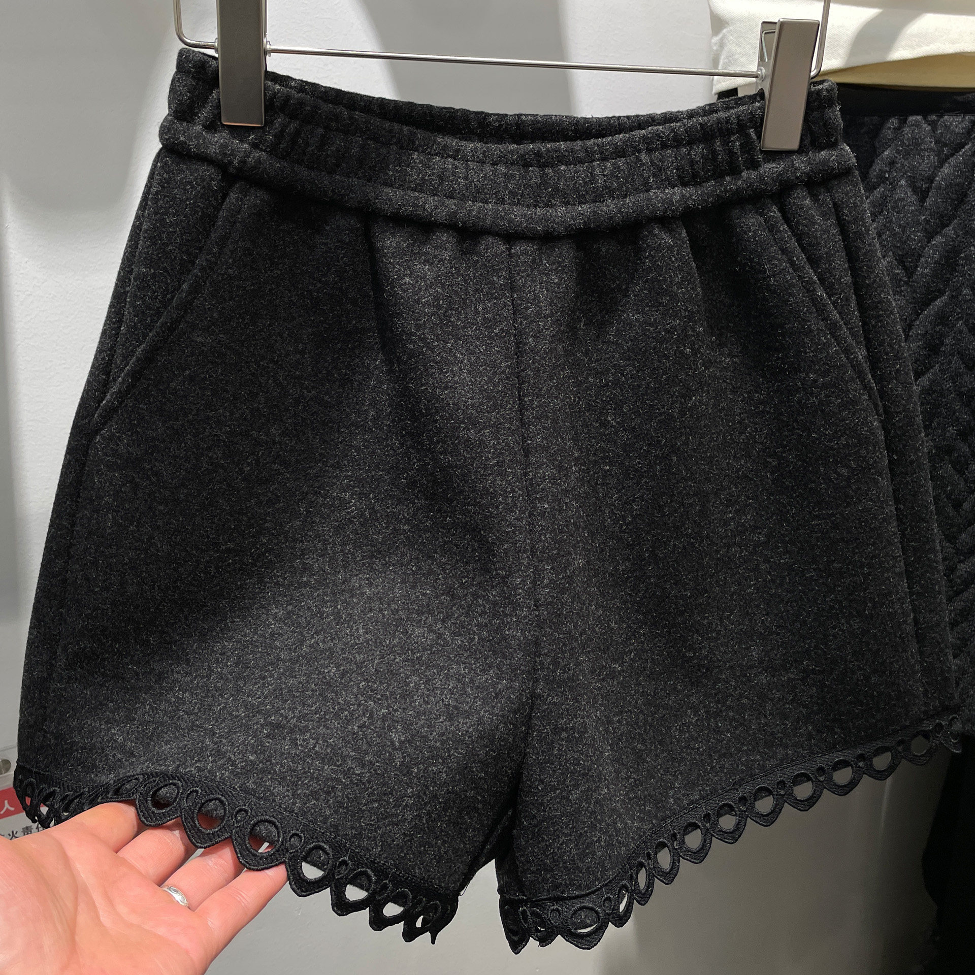 蕾丝花边拼接加绒加厚毛呢短裤女冬韩系休闲宽松松紧腰阔腿裤口袋