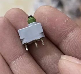 奥迪J518微动开关/轻触/ 灰色开关J518主板微动开关不带铁片