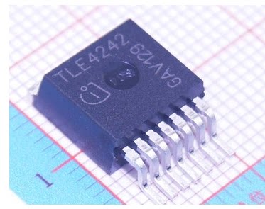 TLE4242 宝马LED小灯控制电源芯片TLE4242G TO-263-7贴片 现货