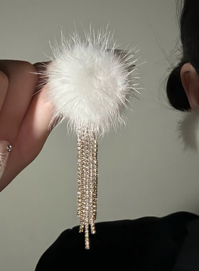 HEY TAO超仙白色毛球镶钻流苏耳环女秋冬轻奢气质耳钉高级感耳饰