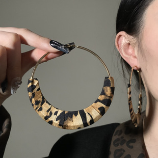 HEY TAO千禧辣妹豹纹几何耳环女款复古个性高级感夸张大耳圈耳饰