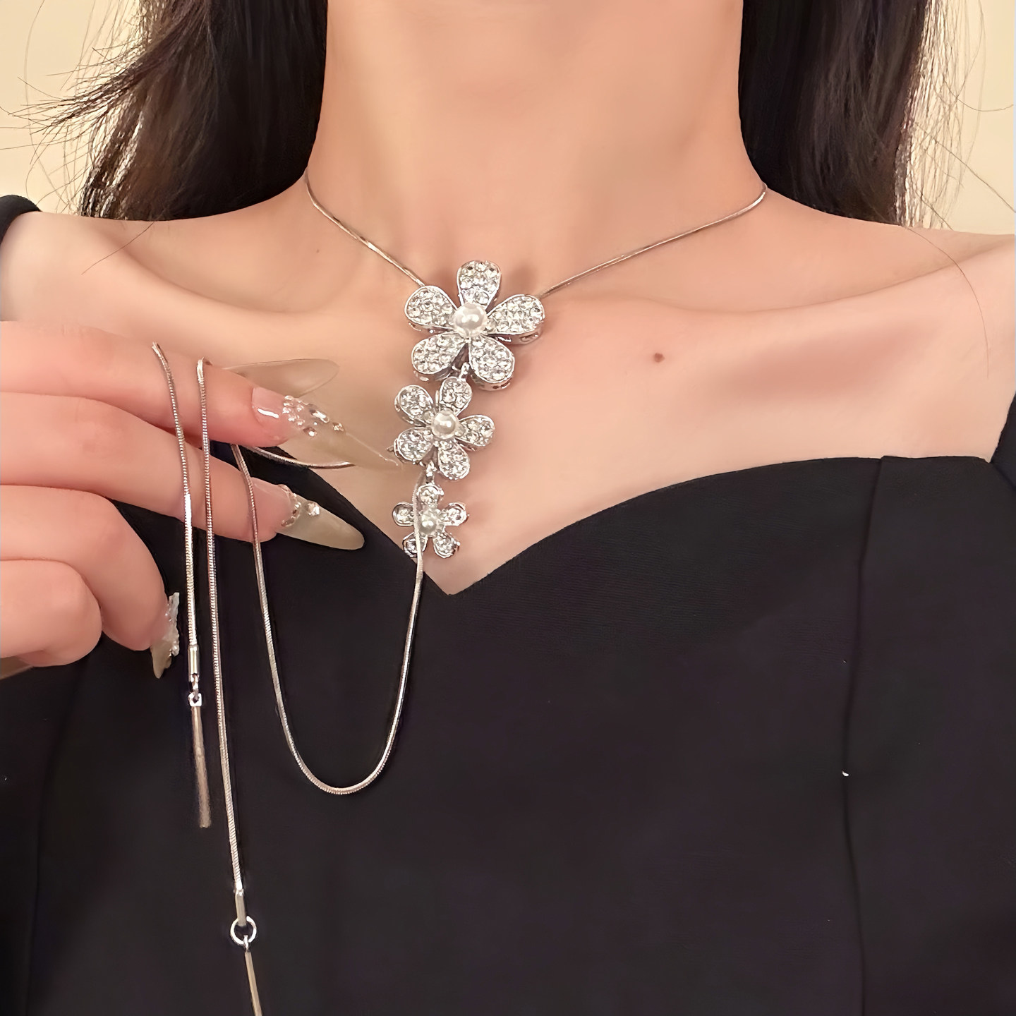 HEY TAO轻奢闪钻花朵抽拉choker项链女秋冬复古高级感长款毛衣链