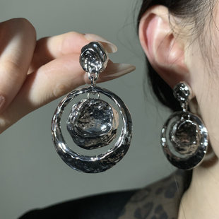 HEY TAO复古褶皱金属圆形耳环女小众肌理感耳钉夸张个性设计耳饰