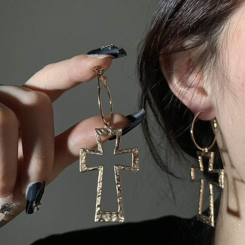 HEY TAO复古金属镂空十字架耳环女款小众个性辣妹耳钉高级感耳饰