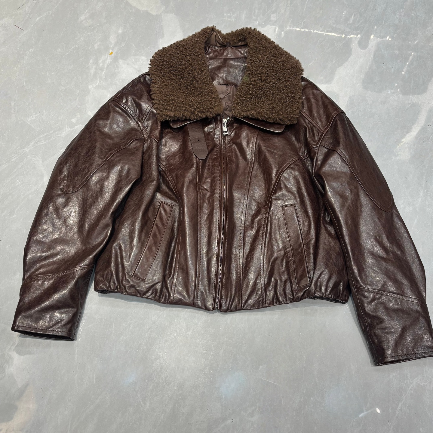 欧货油蜡绵羊皮白鹅绒羽绒服女25年冬季新款可拆翻毛领宽松夹克