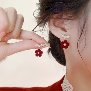 红色丝绒耳钉珍珠耳环轻奢高级感无痛蚊香盘耳夹结婚耳饰秋冬耳钉