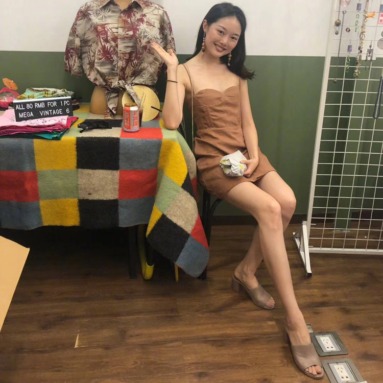2026晚晚同款复古百搭中跟港风灰色粗跟拖鞋露趾凉鞋